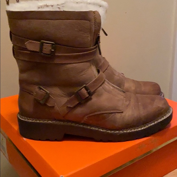 Boots - Picture 3 of 5